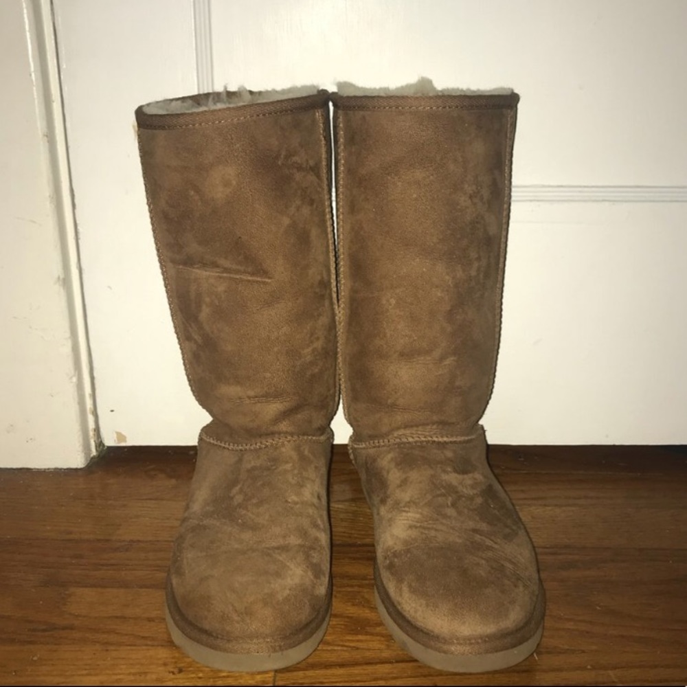 Size 8 tall chestnut brown UGGs good condition